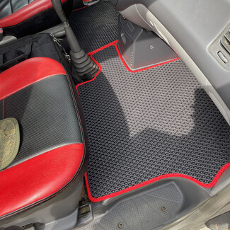 Водительские коврики Mitsubishi Space Gear 1994 - 2007 в Воронеже Водительские коврики Mitsubishi Space Gear 1994 - 2007 в Воронеже